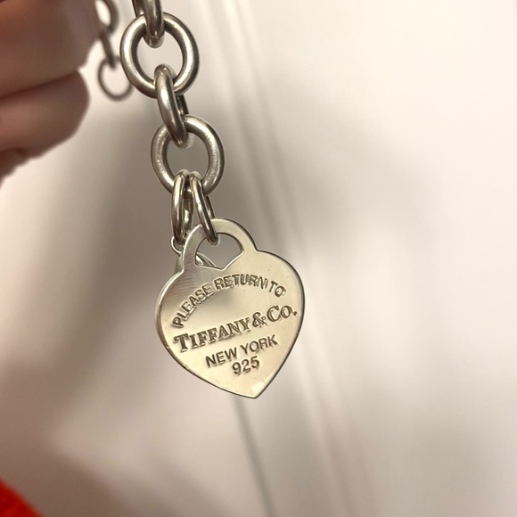 Tiffany and Co. Return to Tiffany Heart Tag Charm Bracelet in Silver - Picture 4 of 4